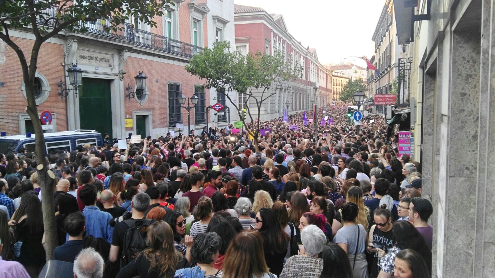 Concentración en Madrid contra la sentencia de "La Manada", en abril de 2018 (foto: Montse Boix).