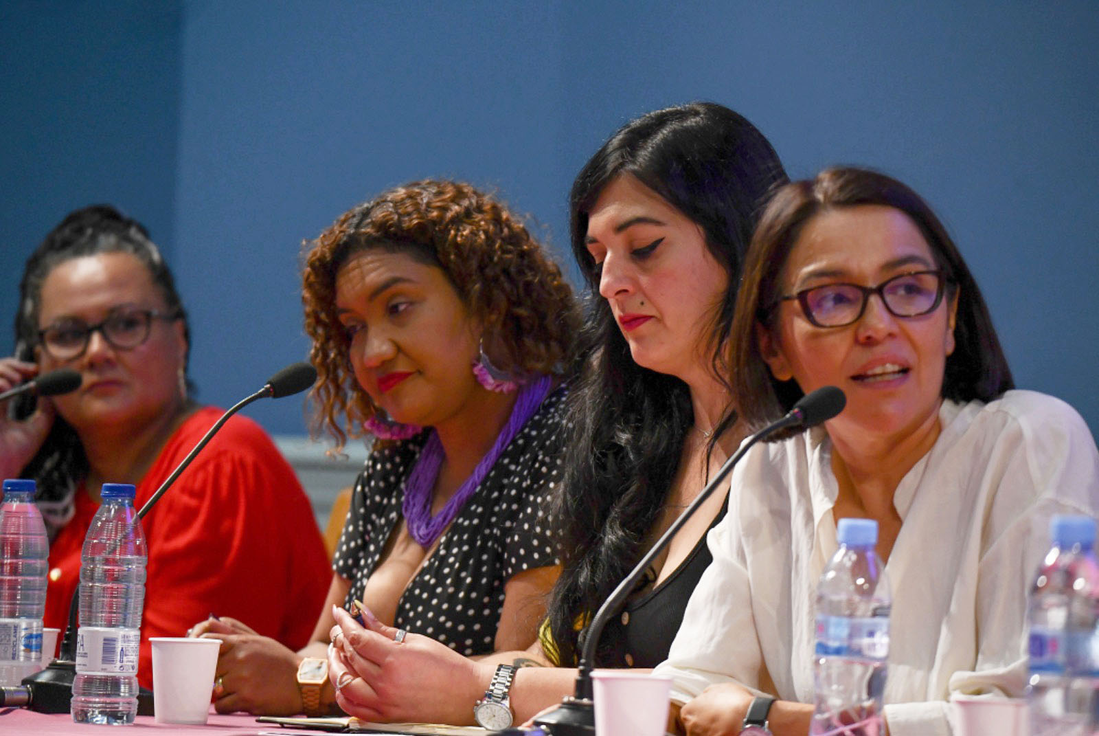 De izquierda a derecha, Ally-Marie Diamond, Claudia Quintero, Amelia Tiganus y Graciela Atencio, directora de la Escuela Abolicionista Internacional.